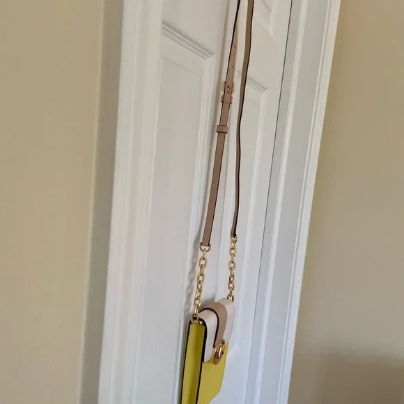 MICHAEL KORS
Carmen Small Color-Block Faux Leather Phone Crossbody Bag - Picture 2 of 9